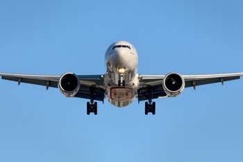Mit Kindern in den Flieger: Tipps für stressfreies Reisen