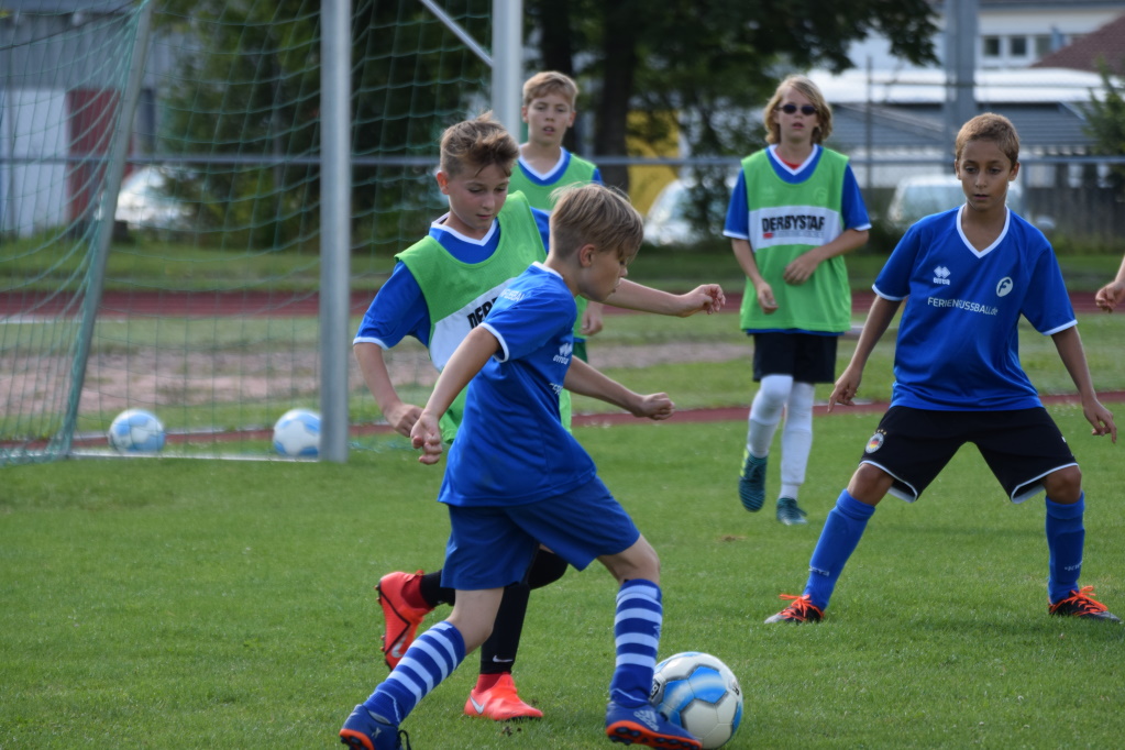 Fußbaltraining Galerie RheinFit Sportakademie GmbH | FERIENFUSSBALL