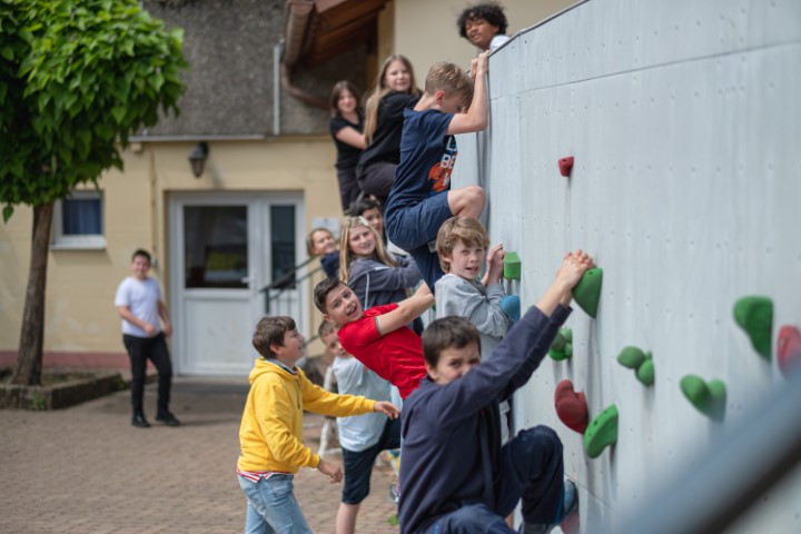 An der Kletterwand